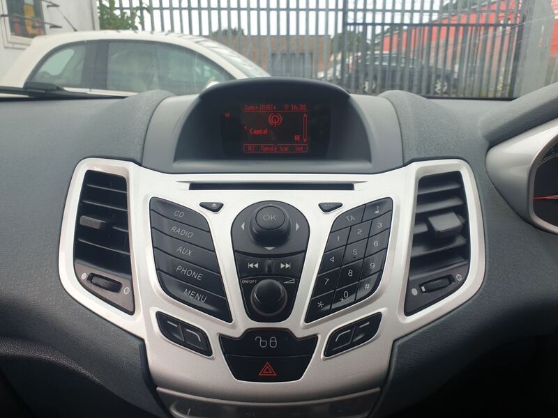 FORD FIESTA ZETEC 2010