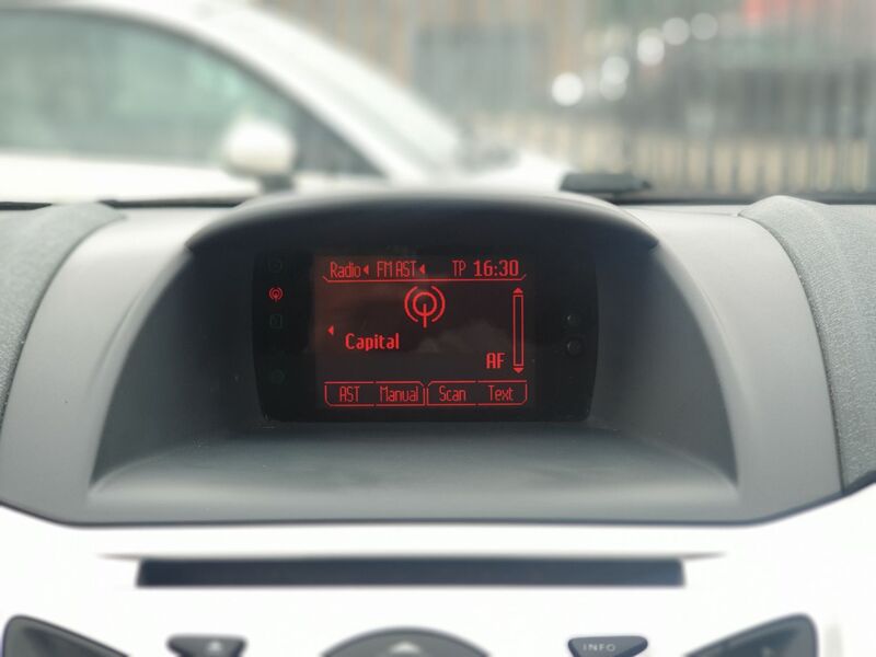 FORD FIESTA ZETEC 2010