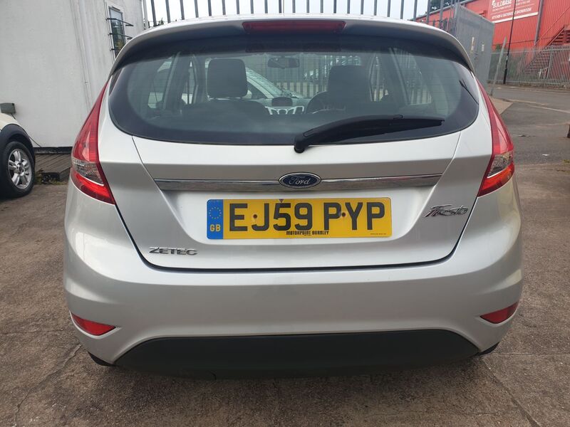 FORD FIESTA ZETEC 2010