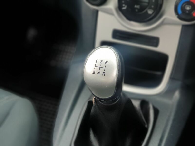 FORD FIESTA ZETEC 2010