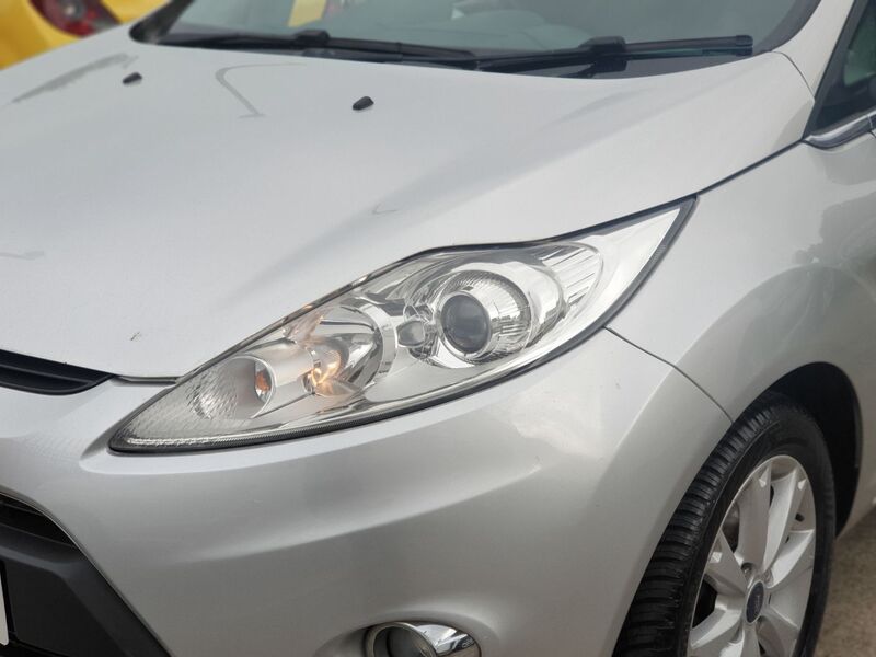 FORD FIESTA ZETEC 2010
