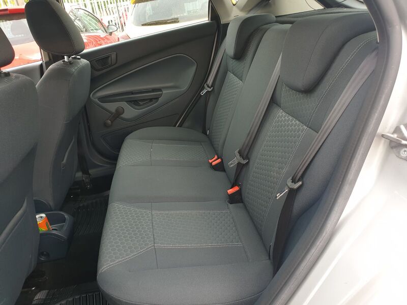 FORD FIESTA ZETEC 2010