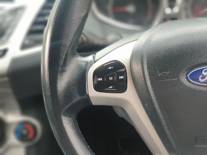FORD FIESTA ZETEC 2010