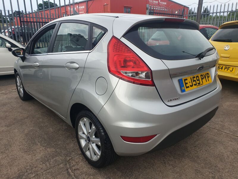 FORD FIESTA ZETEC 2010