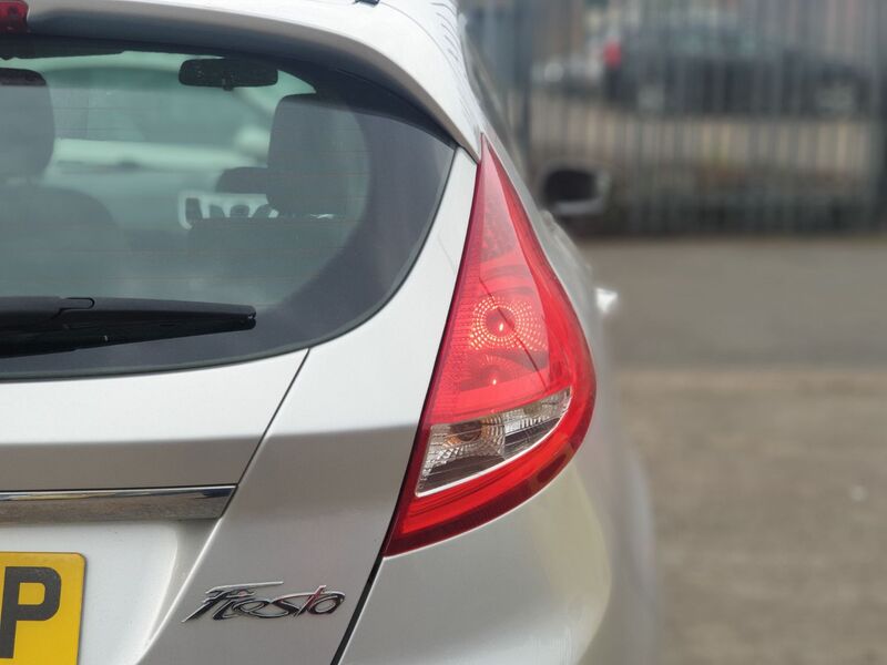 FORD FIESTA ZETEC 2010