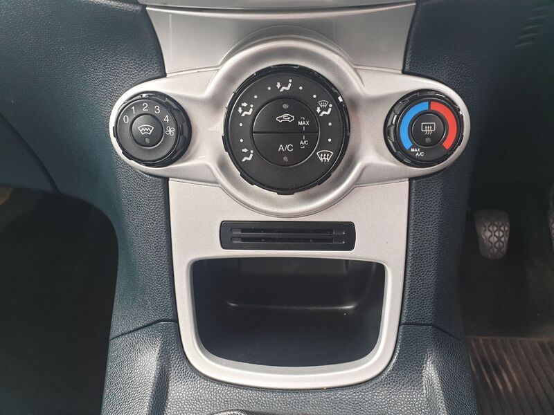 FORD FIESTA CENTURA 2012