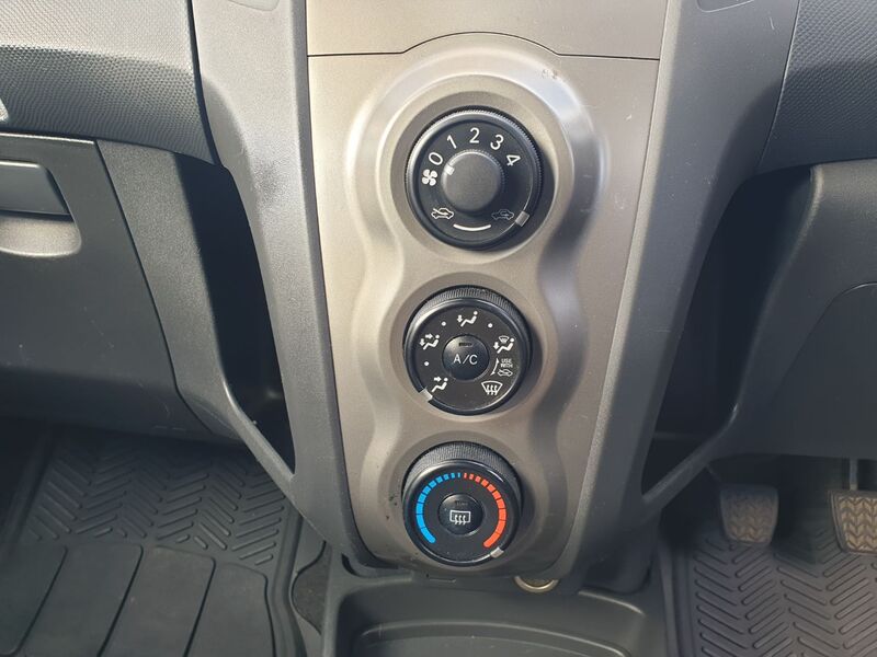 TOYOTA YARIS VVT-I TR 2010