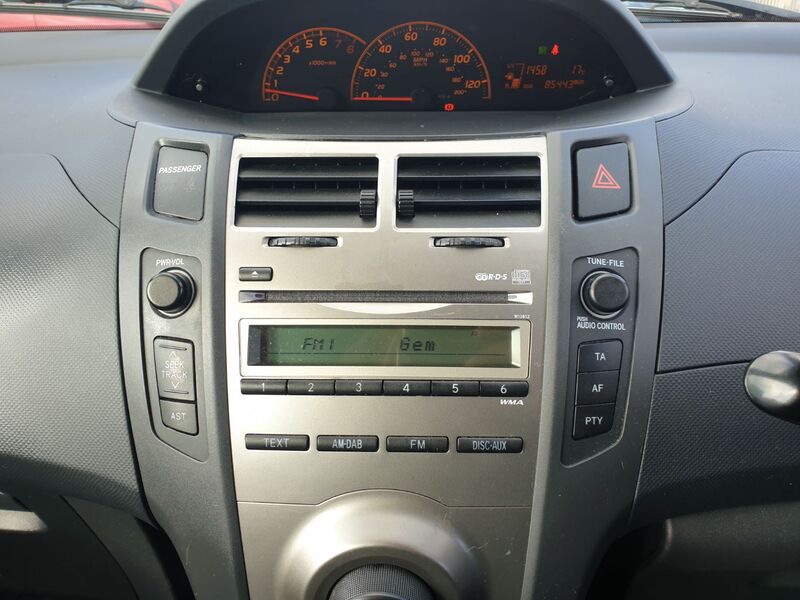 TOYOTA YARIS VVT-I TR 2010