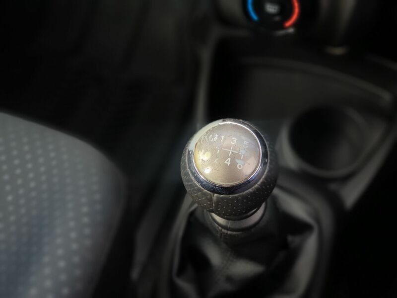 TOYOTA YARIS VVT-I TR 2010