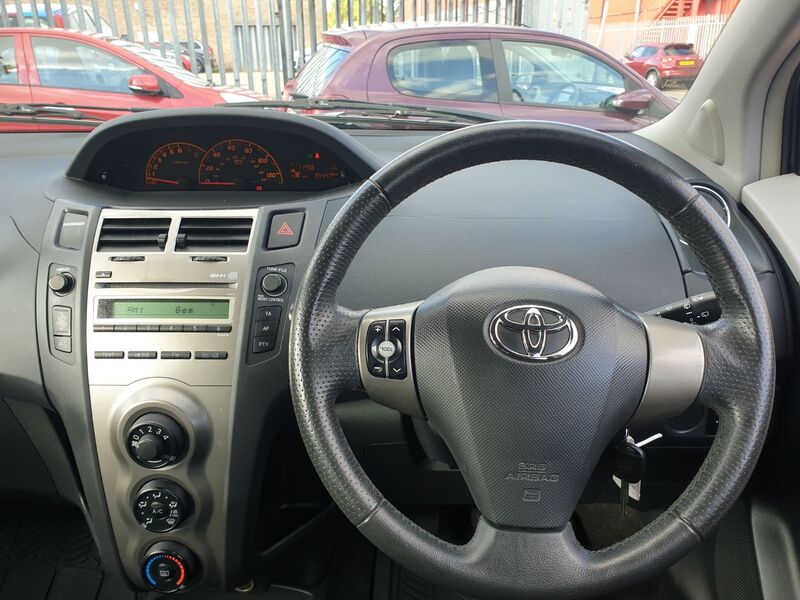 TOYOTA YARIS VVT-I TR 2010