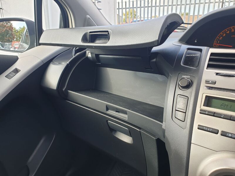 TOYOTA YARIS VVT-I TR 2010