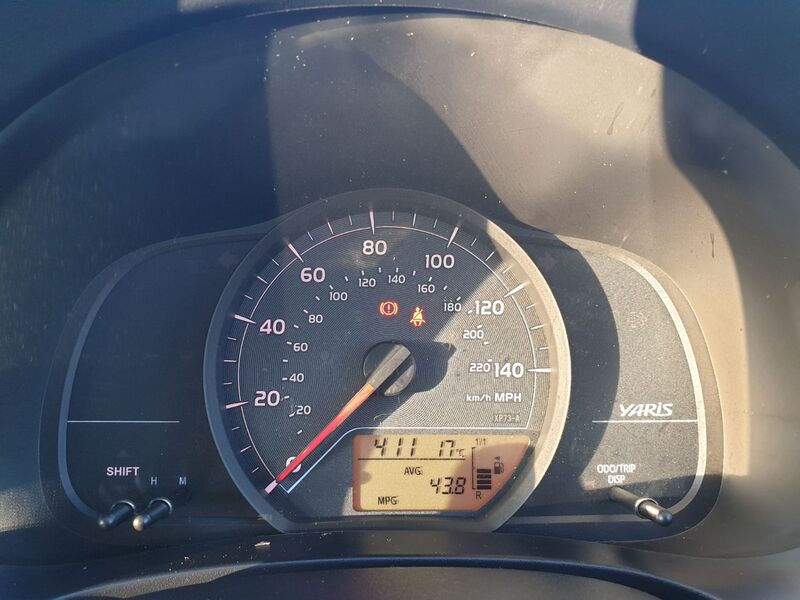 TOYOTA YARIS VVT-I T2 2012