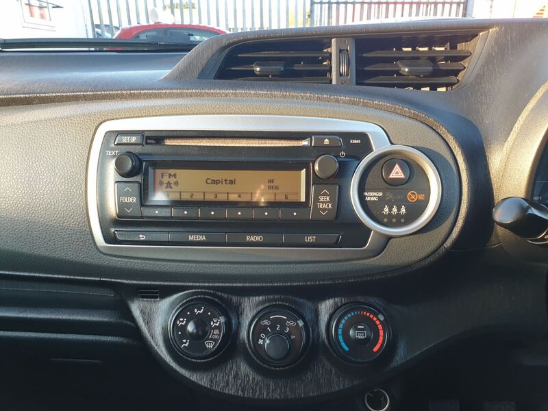 TOYOTA YARIS VVT-I T2 2012