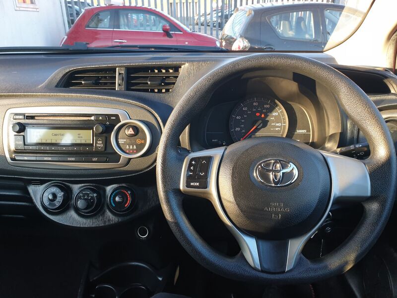 TOYOTA YARIS VVT-I T2 2012