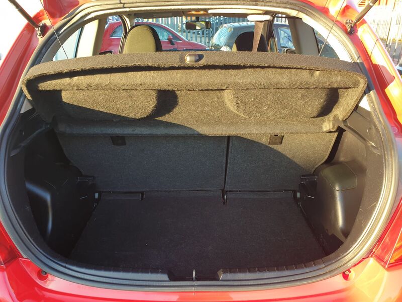 TOYOTA YARIS VVT-I T2 2012