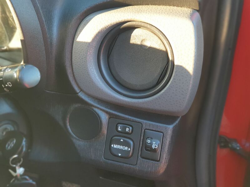TOYOTA YARIS VVT-I T2 2012