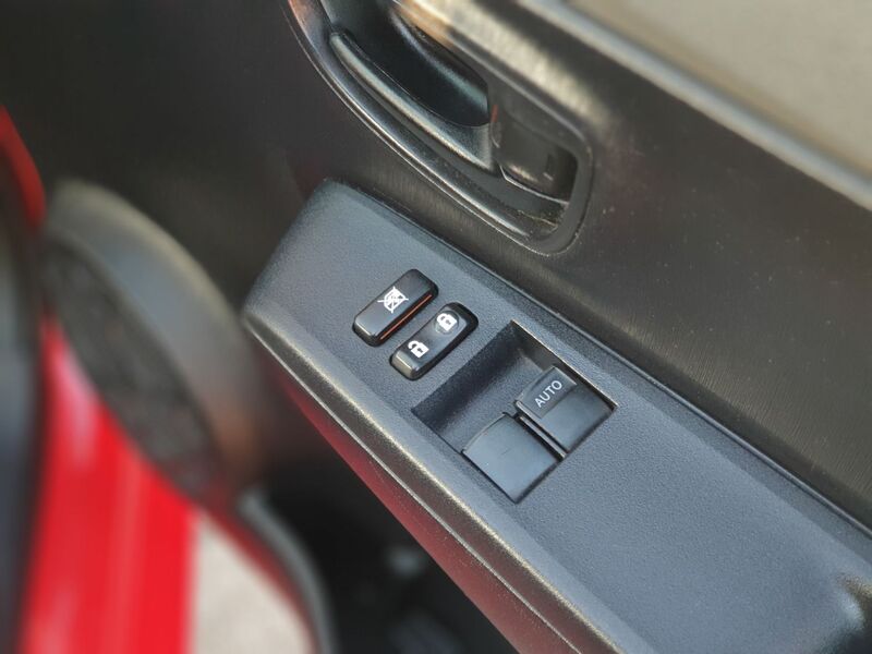TOYOTA YARIS VVT-I T2 2012