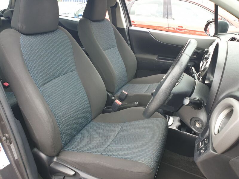 TOYOTA YARIS VVT-I TR 2012