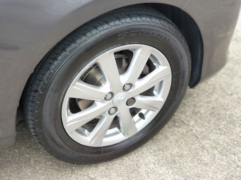TOYOTA YARIS VVT-I TR 2012