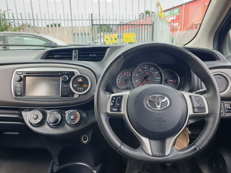 TOYOTA YARIS VVT-I TR 2012