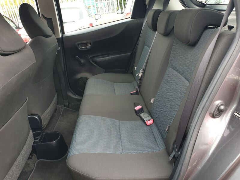 TOYOTA YARIS VVT-I TR 2012