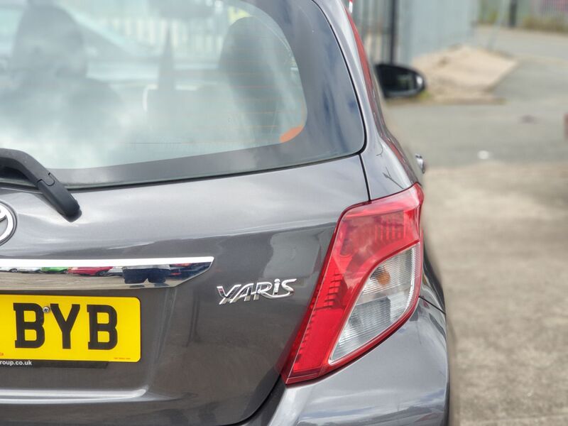 TOYOTA YARIS VVT-I TR 2012