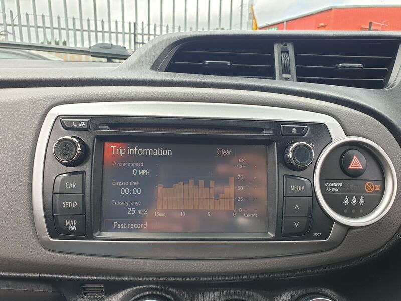 TOYOTA YARIS VVT-I TR 2012