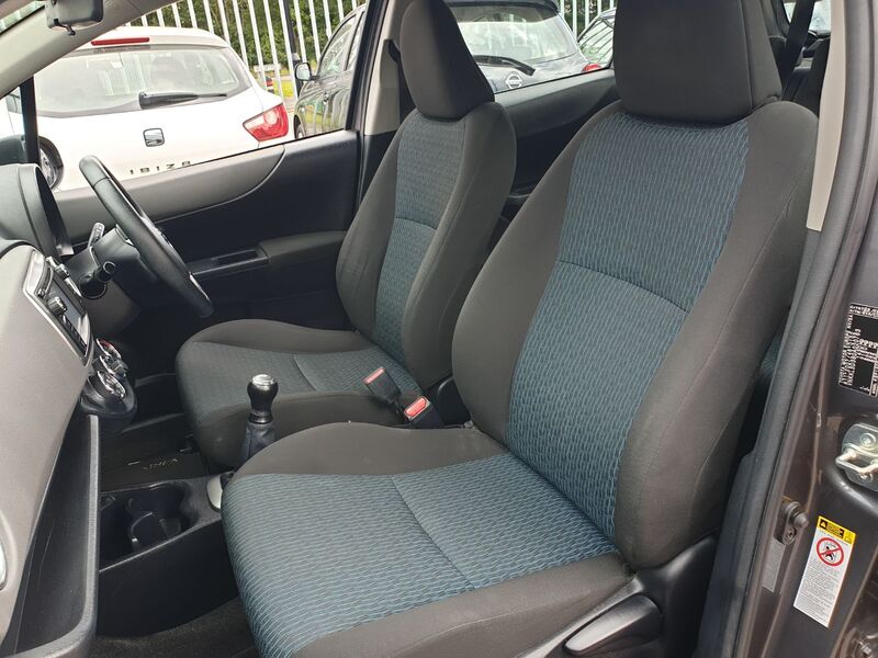 TOYOTA YARIS VVT-I TR 2012