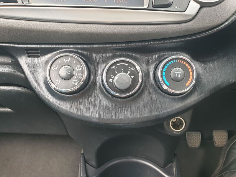 TOYOTA YARIS VVT-I TR 2012
