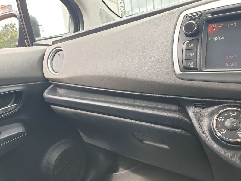 TOYOTA YARIS VVT-I TR 2012