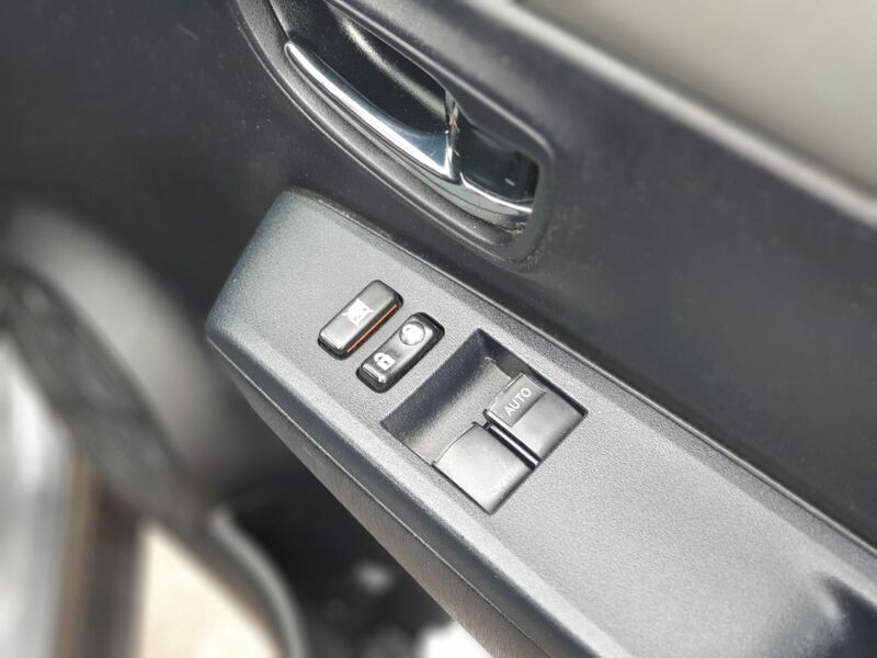 TOYOTA YARIS VVT-I TR 2012