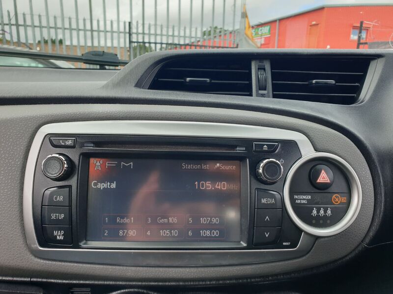 TOYOTA YARIS VVT-I TR 2012