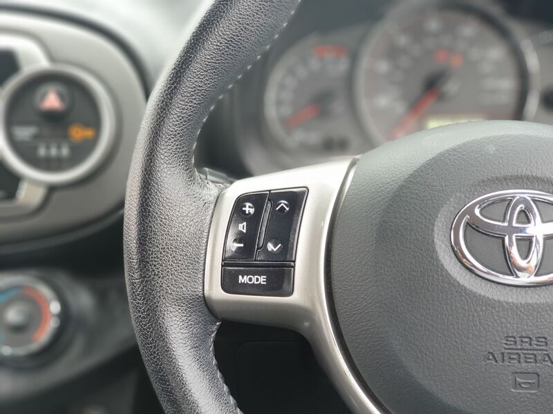 TOYOTA YARIS VVT-I TR 2012