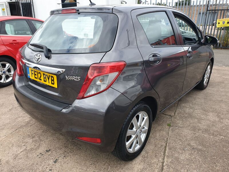 TOYOTA YARIS VVT-I TR 2012