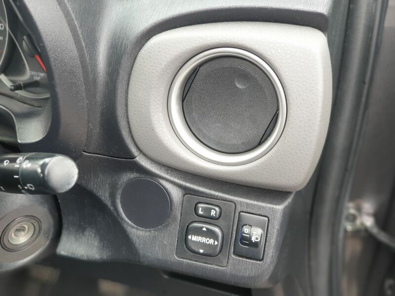 TOYOTA YARIS VVT-I TR 2012