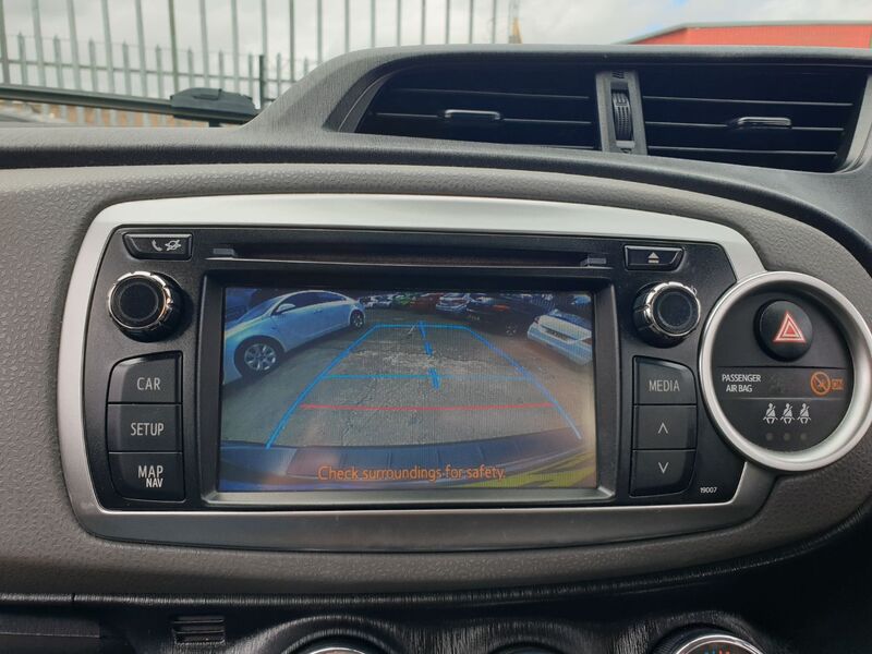 TOYOTA YARIS VVT-I TR 2012
