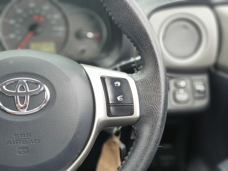 TOYOTA YARIS VVT-I TR 2012