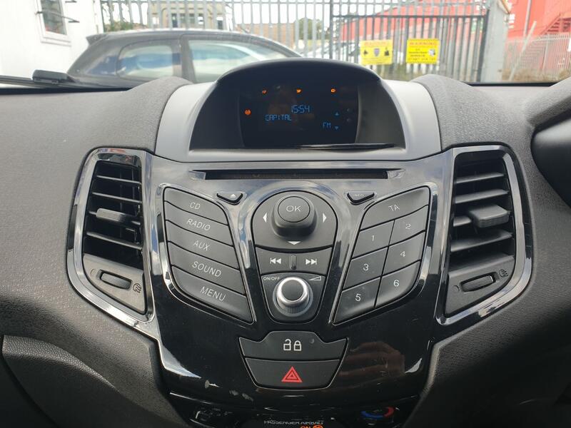 FORD FIESTA ZETEC 2014