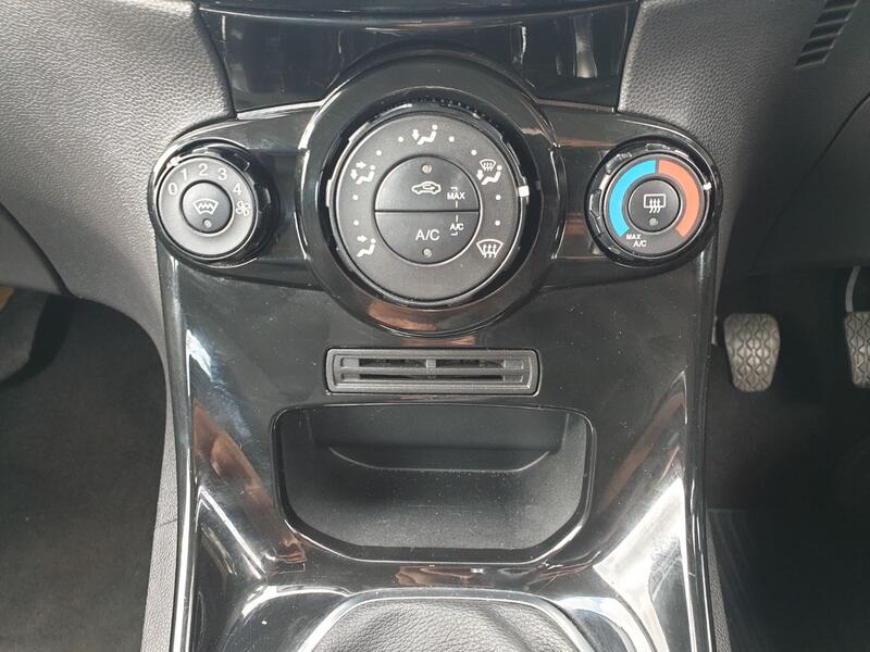 FORD FIESTA ZETEC 2014
